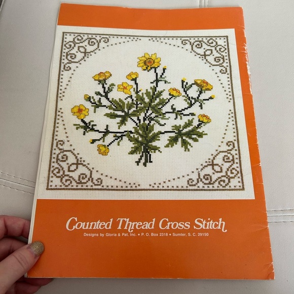4/$50 Vintage cross stitch pattern book flower bouquet 💗 - Picture 3 of 6